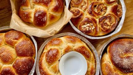 Different braids of round challah